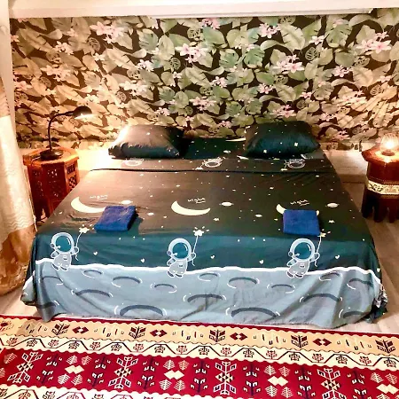 Homestay Paris Visit - Business - Tourism